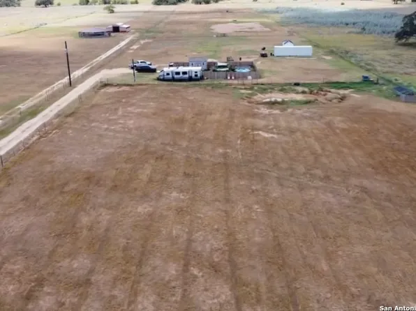 3144 Fm 1922, Floresville, TX 78114