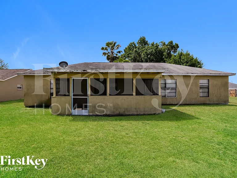 122 Barrington Dr — Photo 18