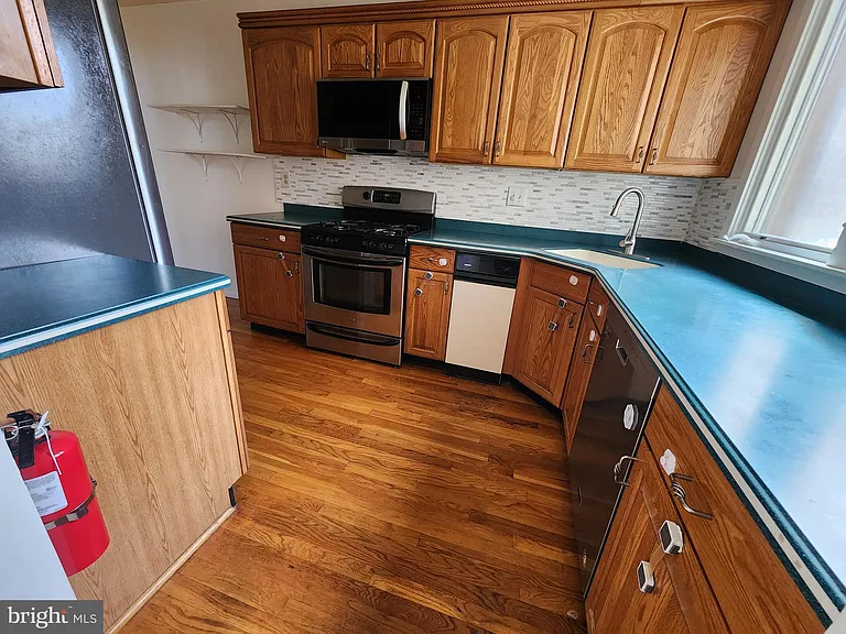 254 Sayre Dr — Photo 11