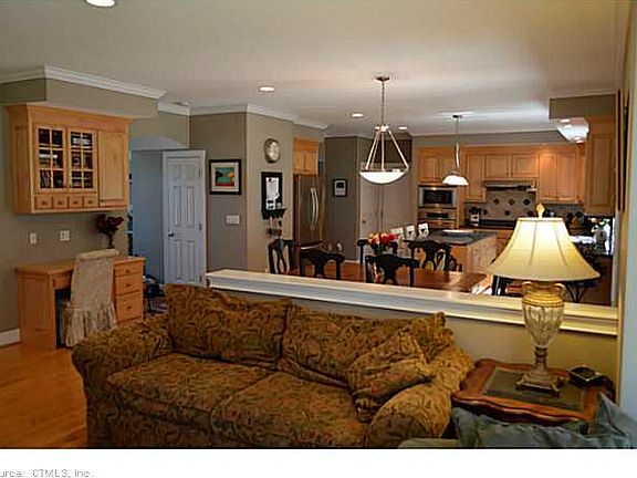 4th image of 74 Sandy Dr