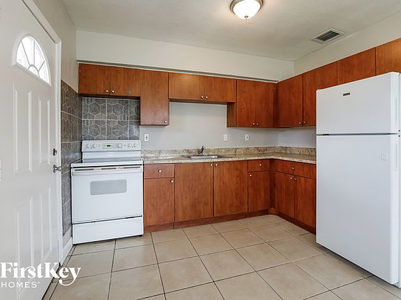 5th image of 2340 NW 171st Ter
