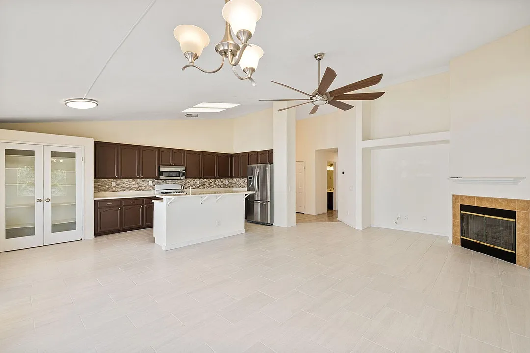5 bed, 2728 sqft, $4,300 — Photo 4