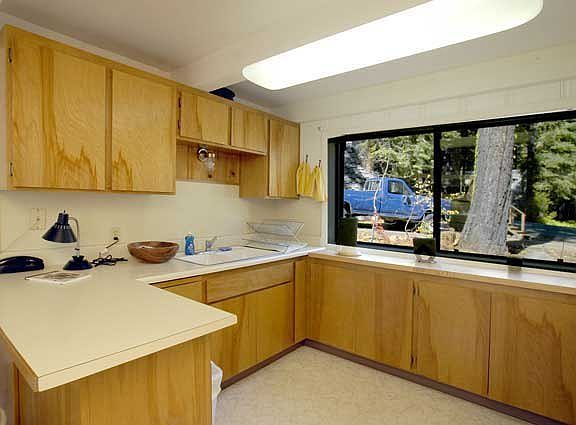 3rd image of 665 Sugar Pine Rd