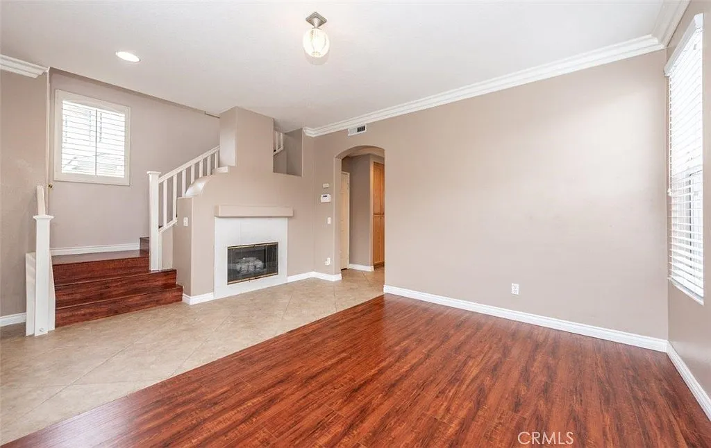4 bed, 1956 sqft, $4,095 — Photo 2