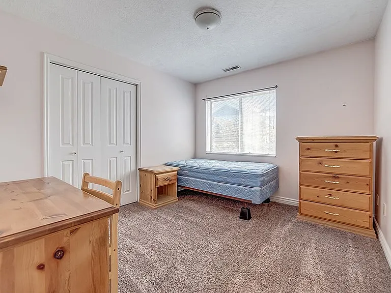 1541 N Riverside Ave — Photo 5