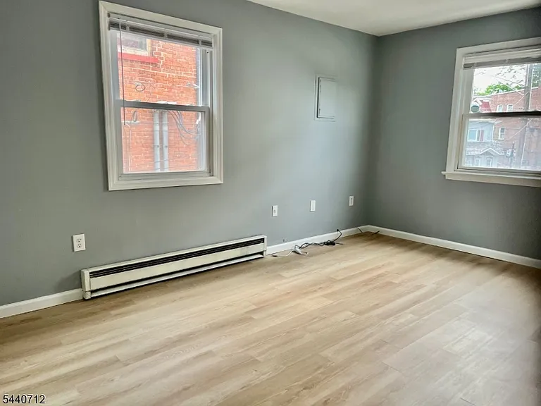 8 Newton Ave — Photo 6
