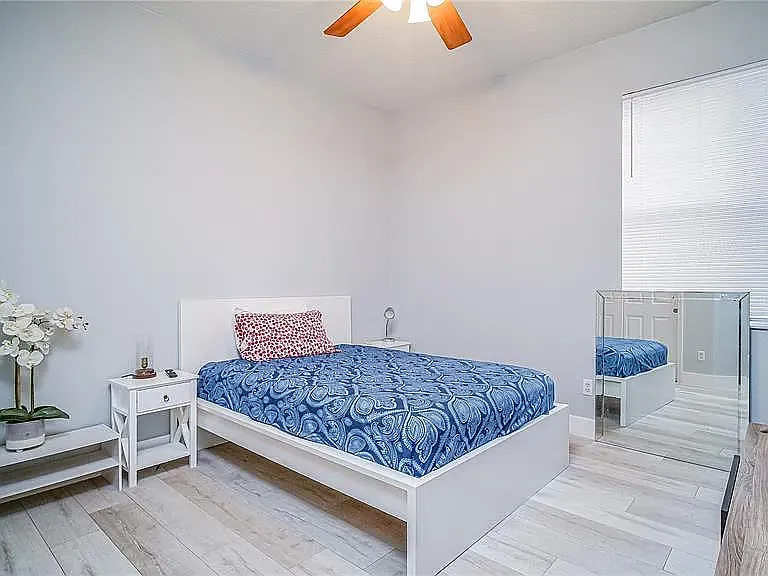 523 Cascading Creek Ln — Photo 14