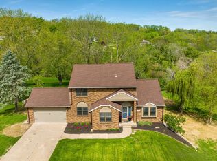 11157 Lakeview Dr, Dubuque, IA 52003