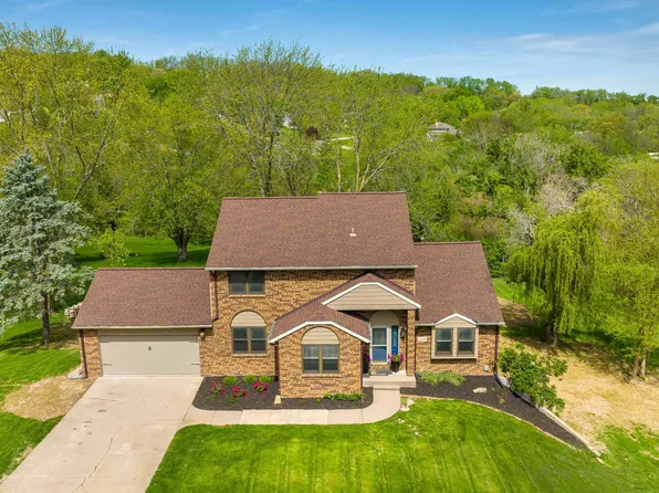 11157 Lakeview Dr, Dubuque, IA 52003