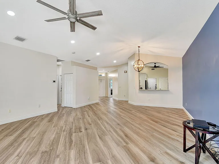 6172 Oak Bluff Way — Photo 3