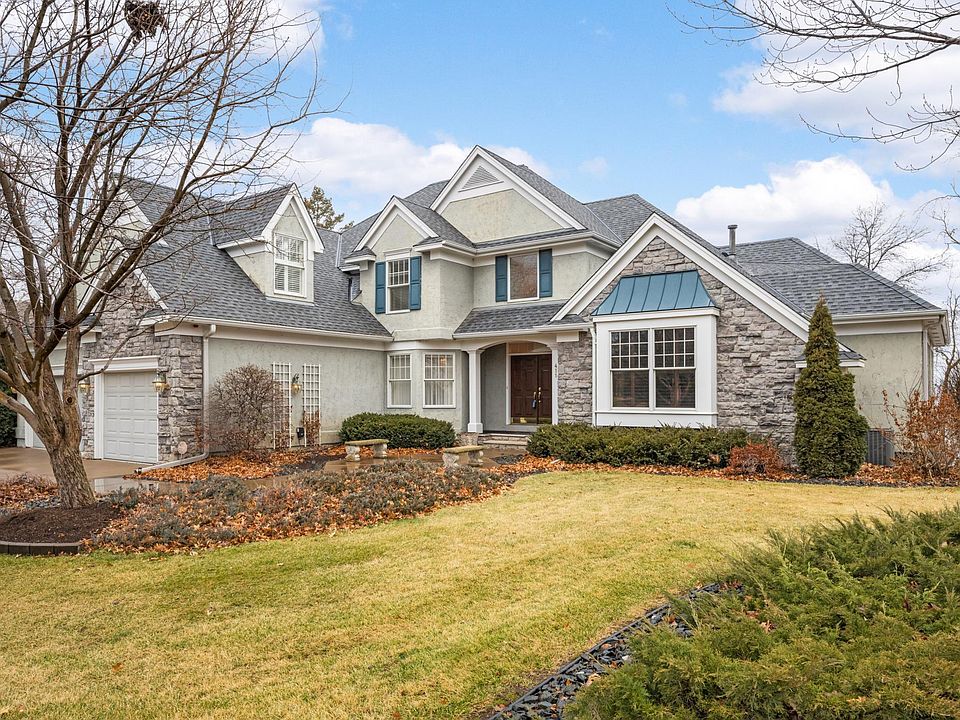 1st image of 411 Vadnais Lake Dr