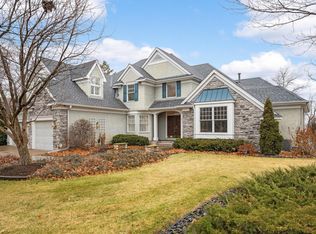 411 Vadnais Lake Dr, Vadnais Heights, MN 55127