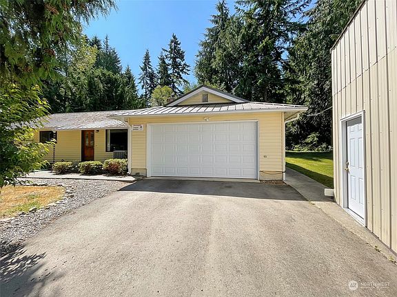 2nd image of 2438 Sparrow Lane