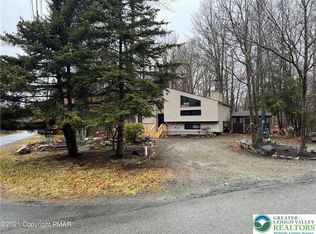 3322 Woodland Dr, Tobyhanna, PA 18466