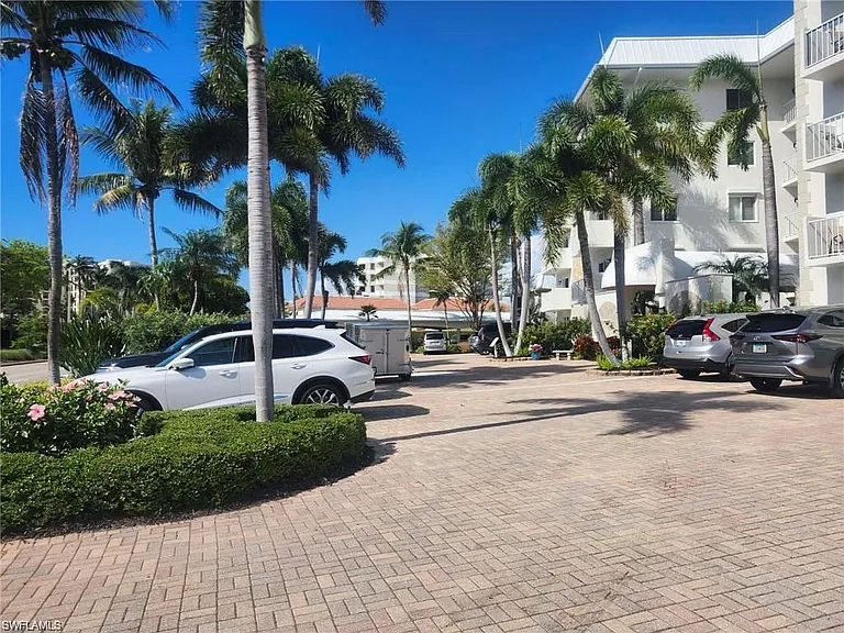 3000 Gulf Shore Blvd N #113 — Photo 27