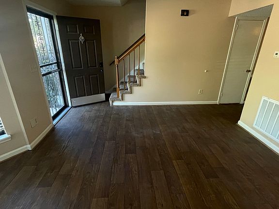 3rd image of 2465 Hampstead Dr