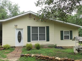 100 Wild Cougar Ct, De Soto, MO 63020