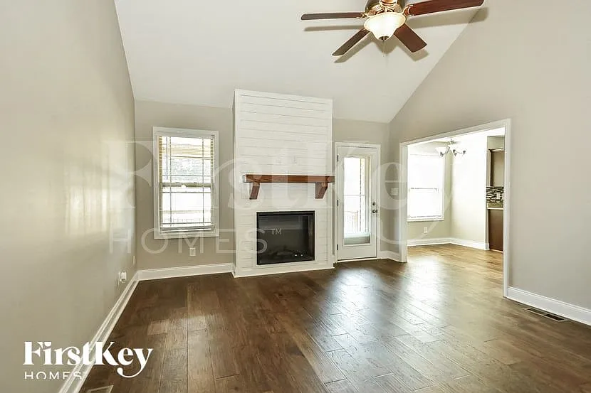 4 bed, 3.0 bath, 1876 sqft, $1,825 — Photo 3