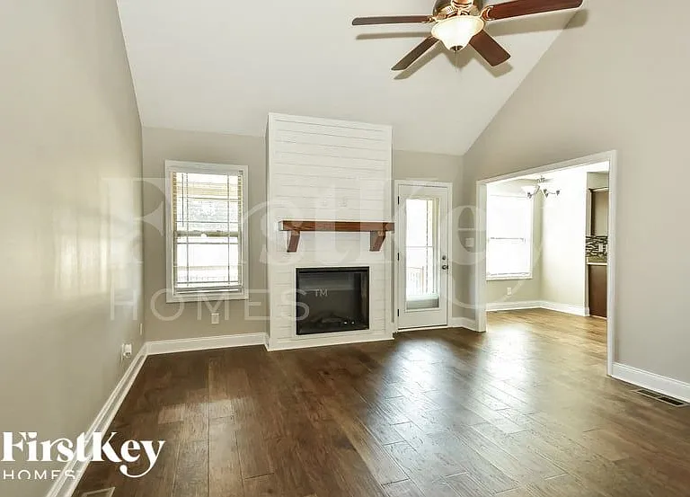 1337 Harmon Ln — Photo 3