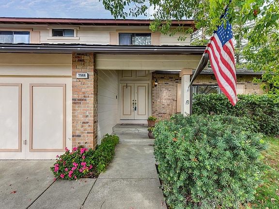 3rd image of 7988 Cranmore Ct