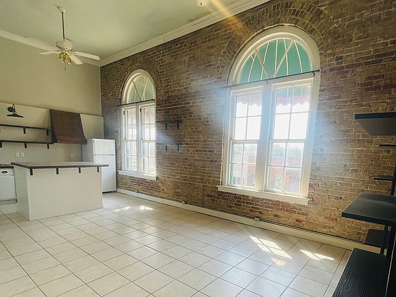 5th image of 211 E Main St #C