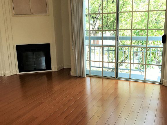 4th image of 400 Palm Dr APT F