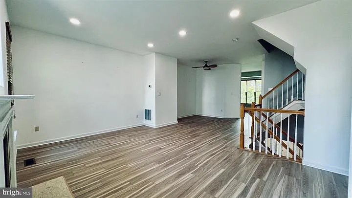 3 bed, 2.5 bath, 1969 sqft, $2,990 — Photo 3