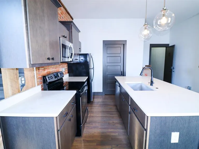 1533 Pleasant Street — Photo 33