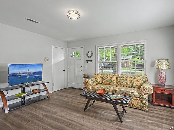 5th image of 405 Madeline Dr