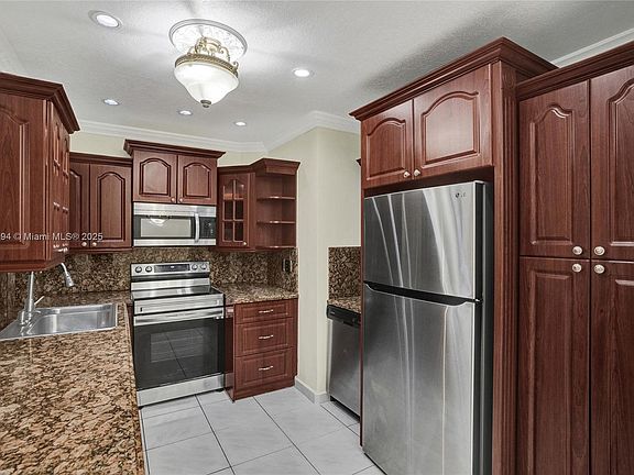 3rd image of 1665 NW 124th St