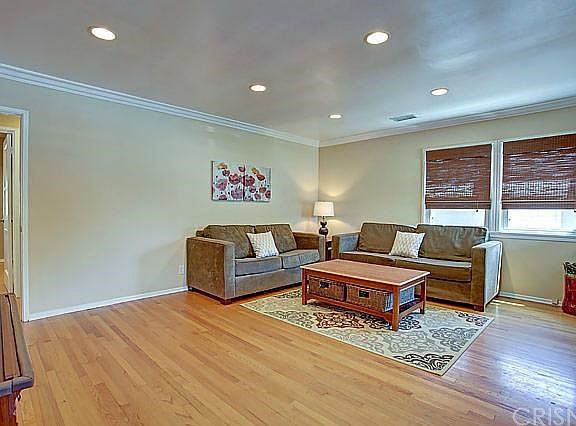 4th image of 5552 Auckland Ave