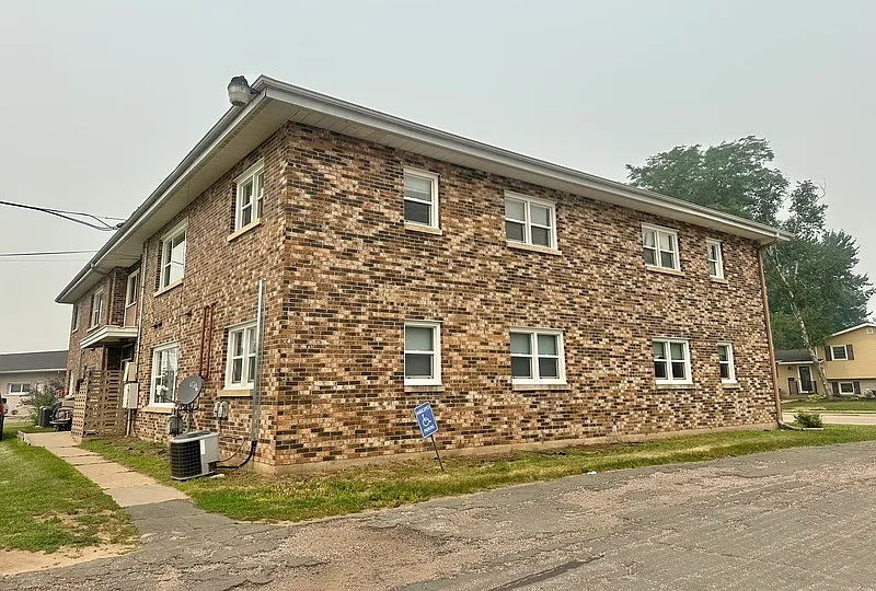 2 bed, 1.0 bath, $825 — Photo 3