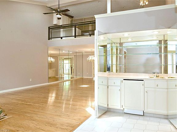 4th image of 1738 Brookwood Dr
