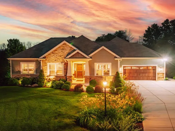 W229N4329 Baker COURT, Pewaukee, WI 53072