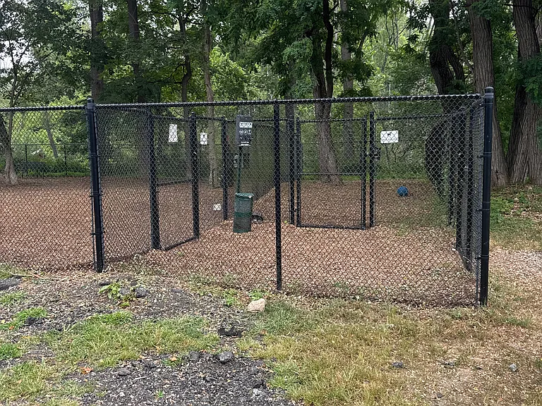 13 Colonial Ct — Photo 19
