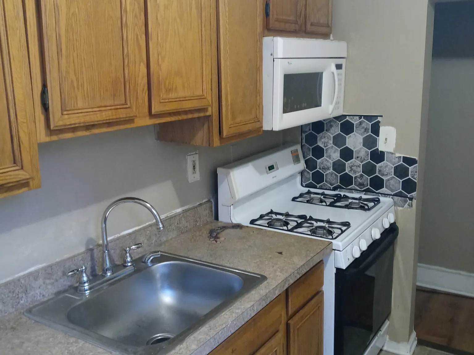 2 bed, 900 sqft, $1,250 — Photo 4