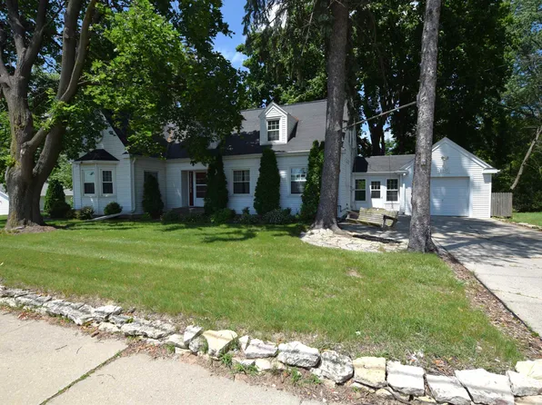 2237 Deckner Ave, Green Bay, WI 54302