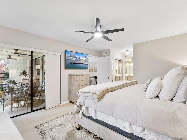 11230 Green Lake Dr #204 — Photo 16