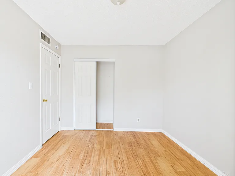 9520 Quail Village Ln — Photo 32