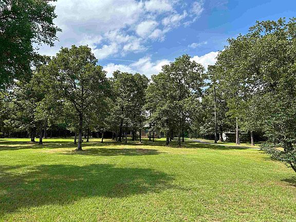 3rd image of 22 Cumberland Park Dr