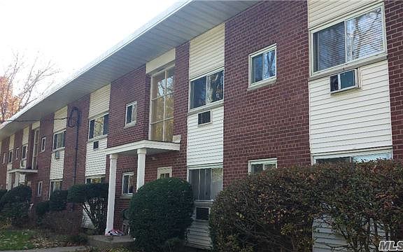 2nd image of 125 Hempstead Gardens Dr APT Q2c