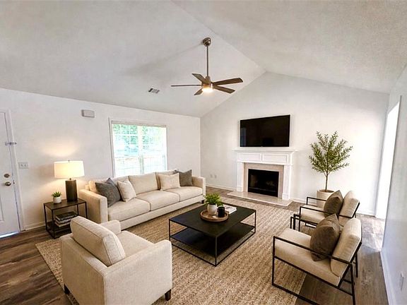 4th image of 5374 Crown Oaks Dr