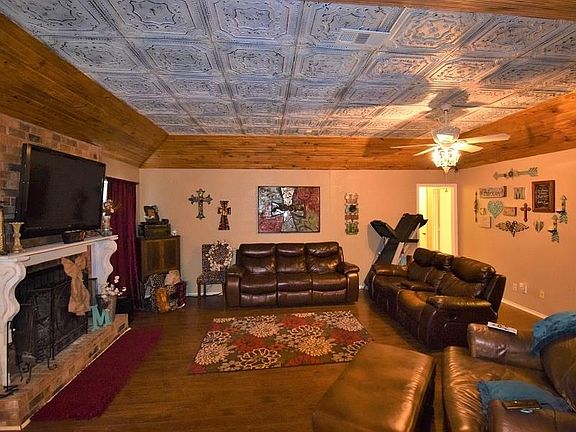 2nd image of 12200 Wylie Ln