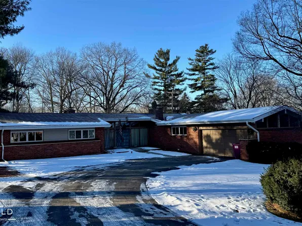 685 Riverbend Dr, Owosso, MI 48867