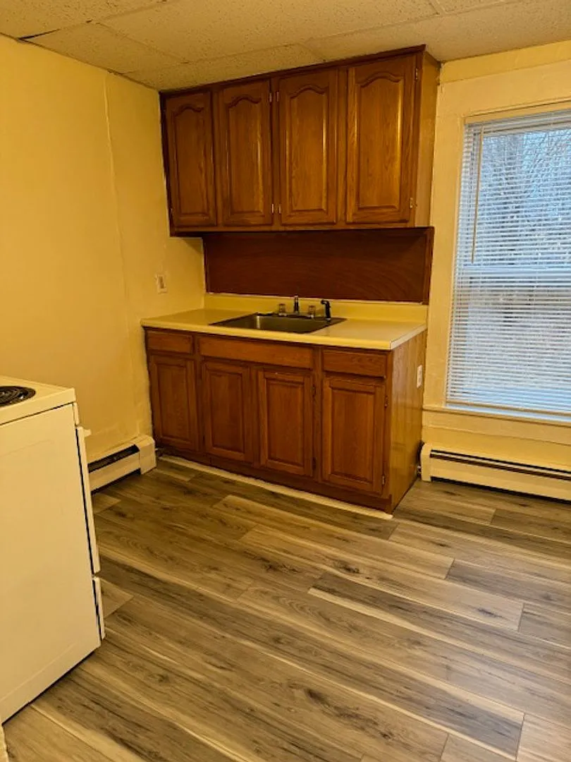 4 Laurel St — Photo 3