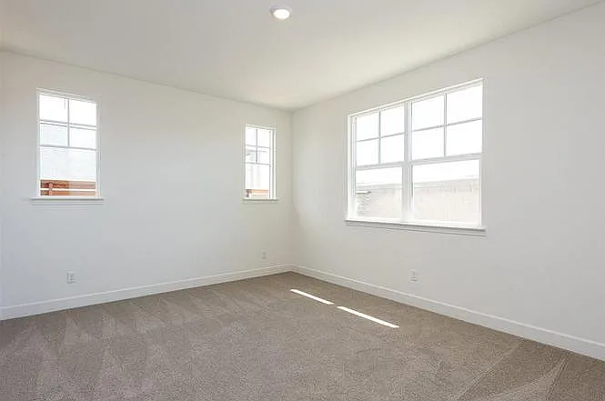 4 bed, 3.5 bath, 2402 sqft, $5,150 — Photo 3