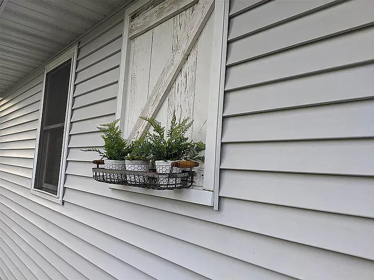 1124 Lilac Ln — Photo 4