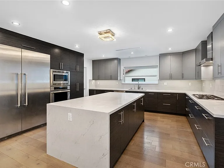 22904 Calvert St — Photo 19