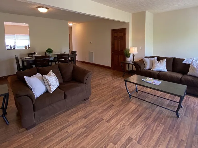Eagle View Luxury Apartments — Photo 205