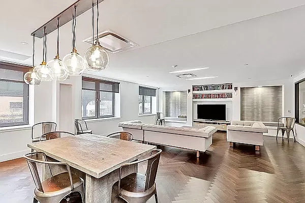 Rented by REAL New York | media 21